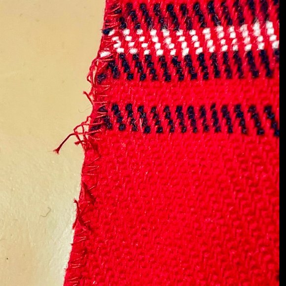 ▪️VTG▪️1980's 1990's Red Tartan Plaid Tasseled Unisex Scarf - Picture 4 of 4